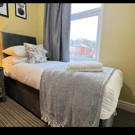 Stylish * Leeds (West Yorkshire)